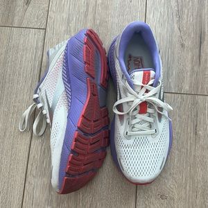 Brooks Adrenaline GTS 22